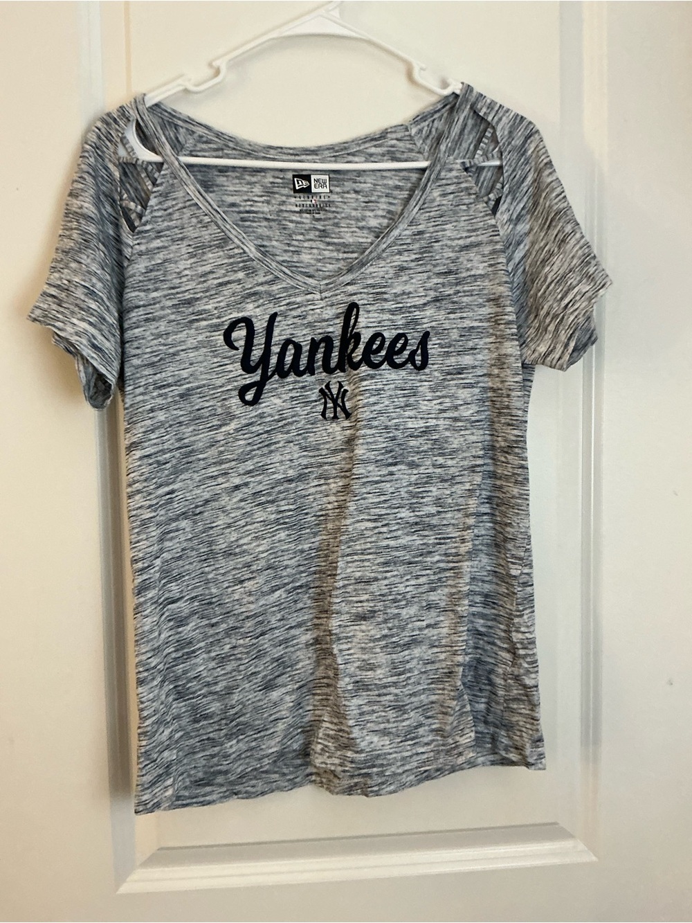 New Era New York Yankees Cold Shoulder T-Shirt Grey Space Dye Lattice Cut Out L